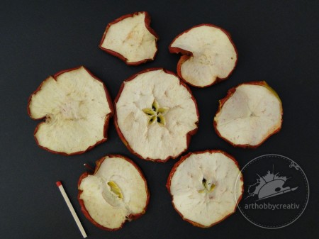 Felii de mere uscate 25 gr. set/7-8 buc