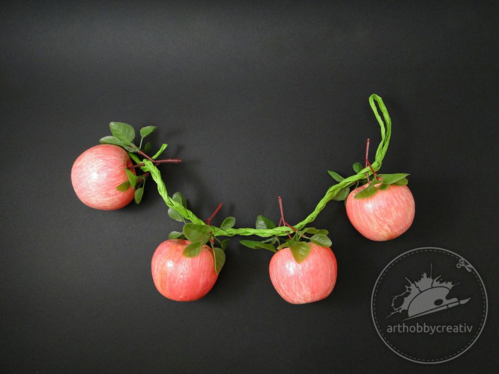 Ghirlanda cu 4 mere artificiale - roz