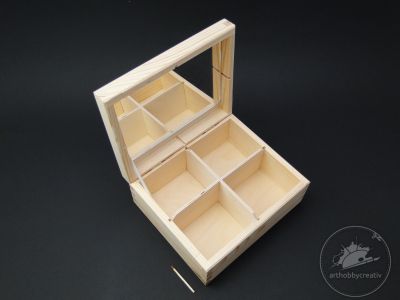 Cutie lemn cu 4 compartimente si oglinda - 18cm
