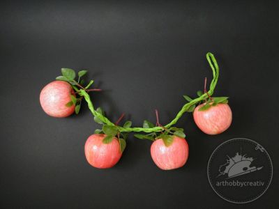 Ghirlanda cu mere artificiale