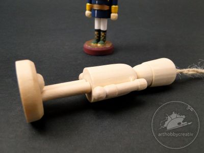 Figurina lemn - spargator de nuci 9cm