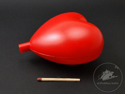 Inima plastic cu orificiu 8,5 cm