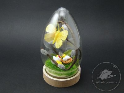Figurine mini- gaina alba cu puisori galbeni