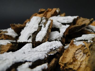 Bucatele de scoarta de lemn pluta vopsita pachet/80gr