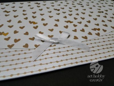 Plic pentru bani sau card cadou - alb cu inimioare aurii 23cm