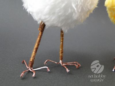 Puisor pufos galben/alb 12cm