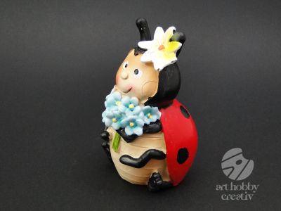 Decoratiune din polirasina - buburuza cu floare 11cm