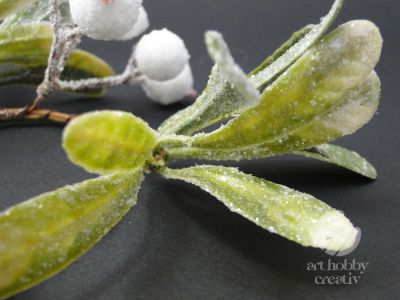 Coronita artificiala de vasc cu bobite albe glitterate Ø8,5cm