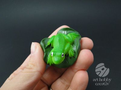 Figurina din polirasina - broscuta 4cm