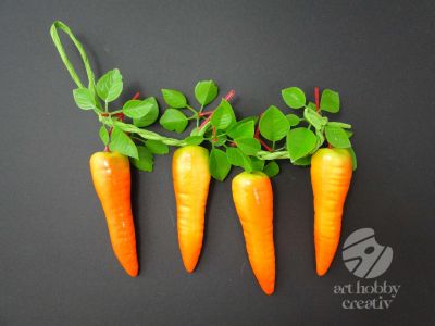 Ghirlanda cu morcovi artificiali