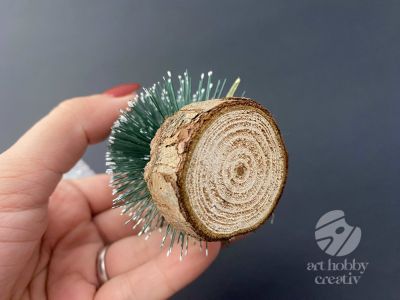 Bradulet mini cu zapada artificiala - 10cm verde
