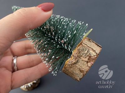 Bradulet mini cu zapada artificiala - 10cm verde