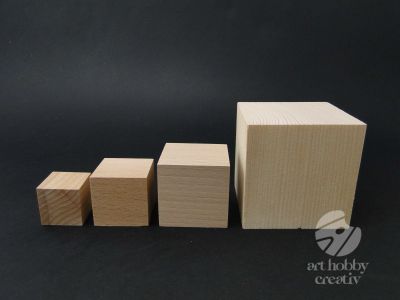 Cuburi lemn cu diferite marimi