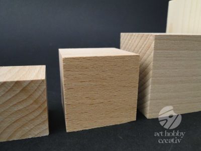 Cuburi lemn cu diferite marimi