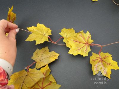 Ghirlanda cu frunze de toamna artificiale - artar - 22 cm
