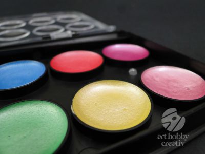 Acuarele cu 16 culori metalizate + pensula
