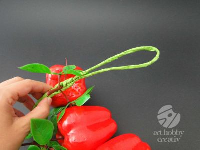 Ghirlanda cu 4 ardei rosii artificiale 50cm