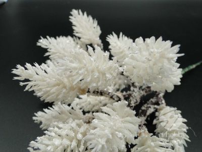 Creanga decor cu zapada artificiala 22cm