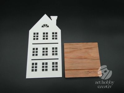Casuta alba din lemn cu suport - 25cm
