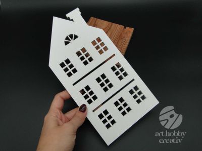 Casuta alba din lemn cu suport - 25cm