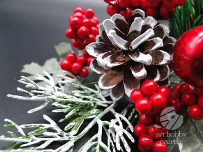 Creanga decor cu bobite rosii 24cm