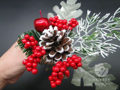 Creanga decor cu bobite rosii 24cm
