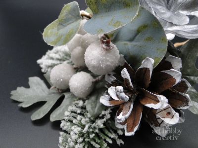 Creanga decor cu bobite albe 30cm