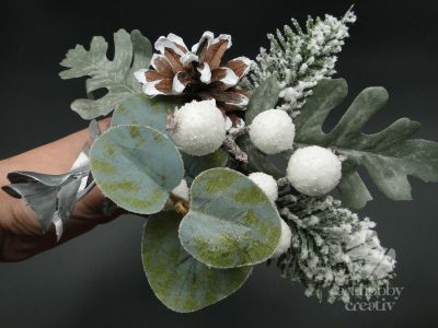 Creanga decor cu bobite albe 30cm