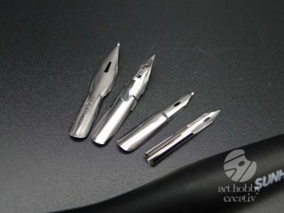 Toc cu 4 penite pentru caligrafie
