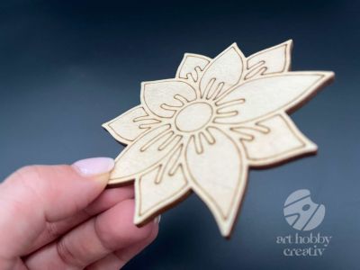 Figurina din lemn de pictat floare cu 10 petale ascutite, 9cm - forma decorativa DIY