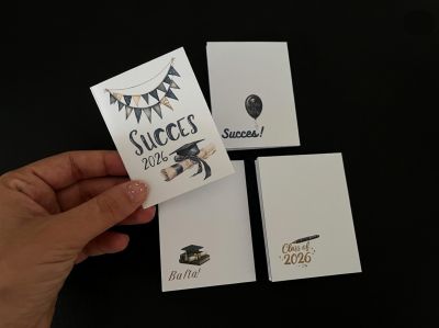 Mini Felicitare Absolvire 2026 – Accesoriu pentru Flori si Cadouri - 8,5cm