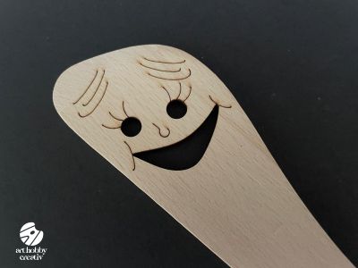 Spatula din Lemn cu Fata Vesela – Lingura Decorativa, 30 cm