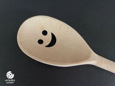 Lingura din Lemn cu Fata Zambitoare (Happy) – 35 cm