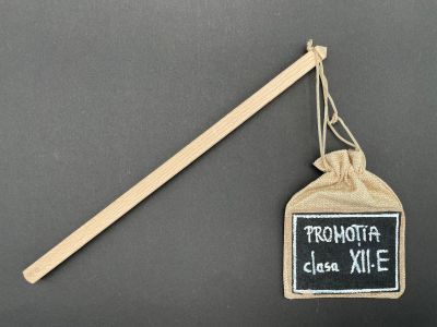 Bagheta din Lemn pentru Saculet de Absolvire – 35 cm
