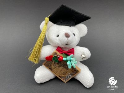 Ursulet de Plus „Happy Graduate” – Amintirea Perfecta a Absolvirii (13 cm)