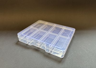 Cutie plastic cu 8 compartimente 11x13cm