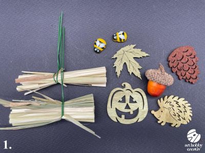 Set Accesorii Decorative de Toamna – Legaturi Paie, Figurine Lemn si Ghinda