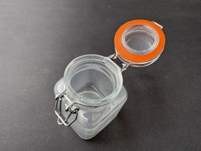 Borcan patrat cu capac ermetic cu clema - 90 ml