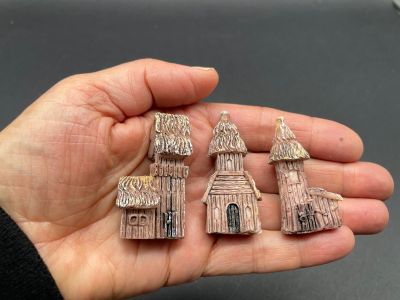 Set Bisericute Miniature din Rasina – Minimodele pentru Diorame