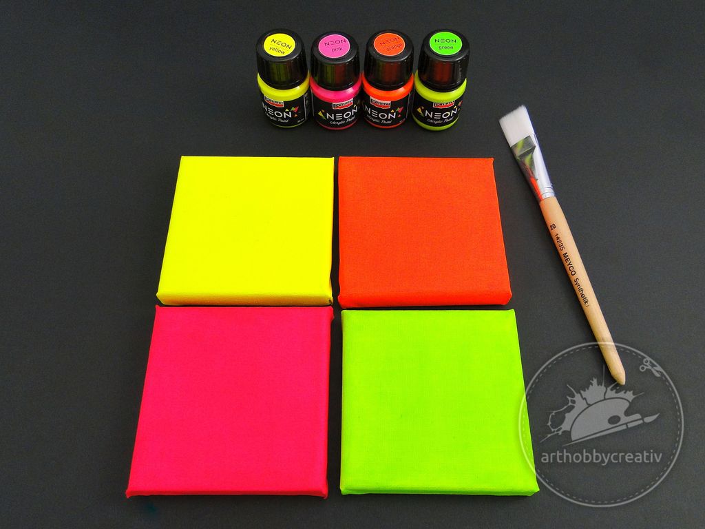Panze vopsite cu culori neon Panze vopsite cu culori neon