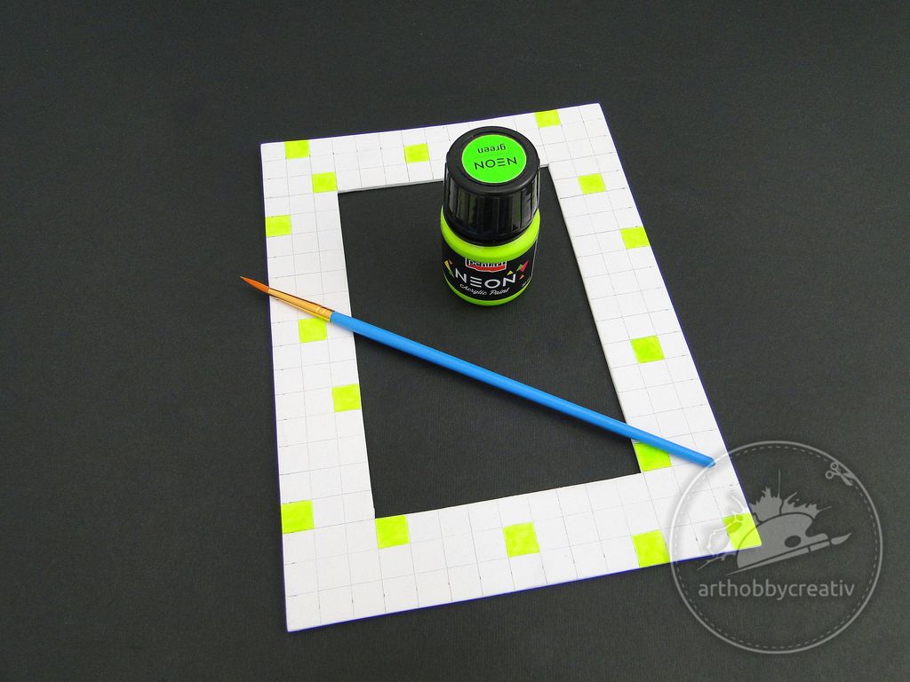 Rama carton pictata cu vopsele neon