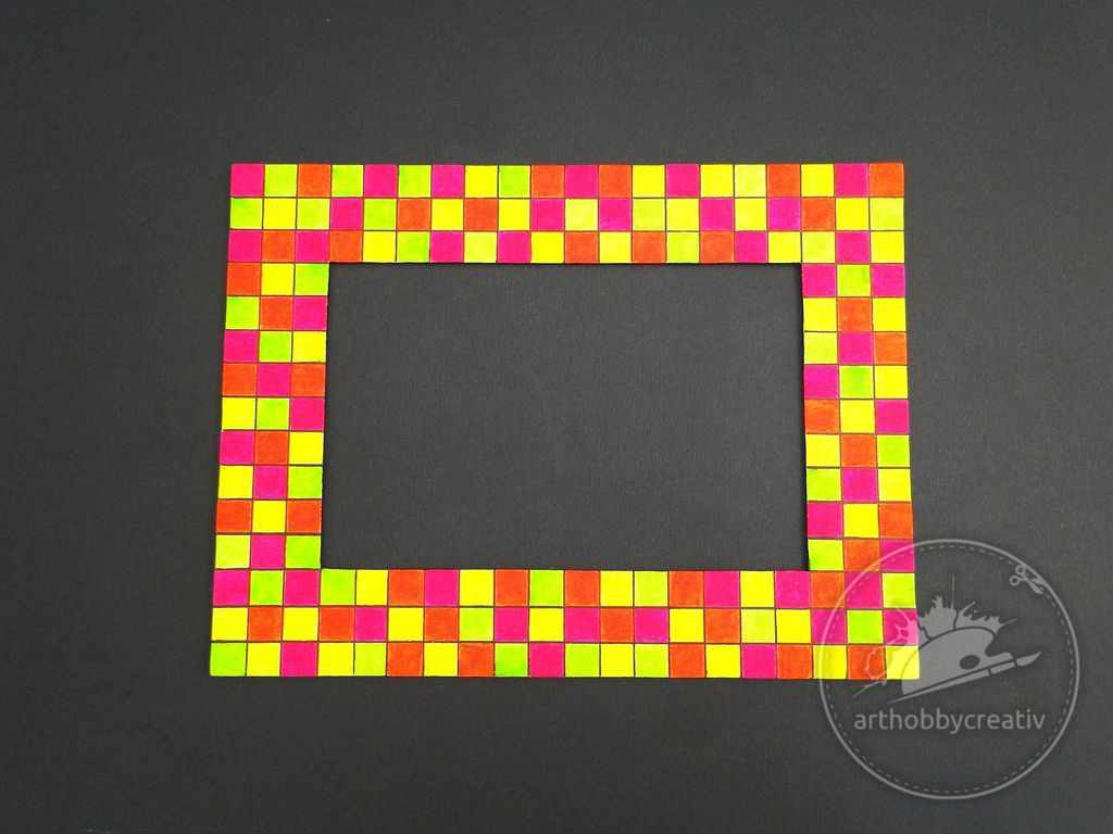 Rama carton pictata cu vopsele neon