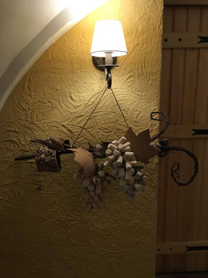 Decoratiune strugure din dopuri de pluta Decoratiune strugure din dopuri de pluta