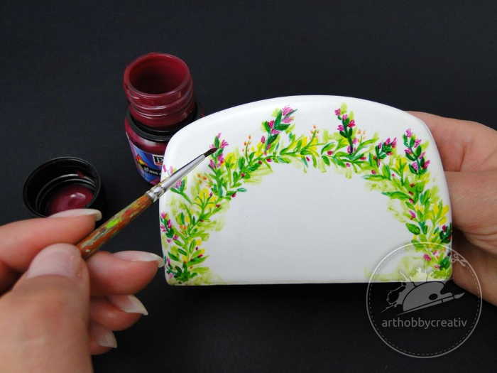 Pictura pe obiecte de uz casnic din ceramica