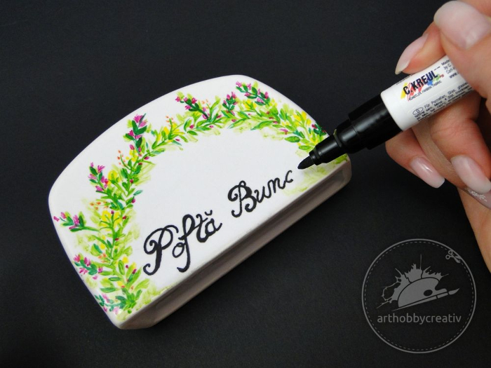 Pictura pe obiecte de uz casnic din ceramica