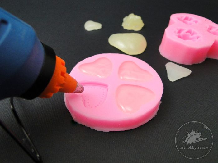 Figurine din silicon- realizate cu pistolul de lipit Figurine din silicon- realizate cu pistolul de lipit