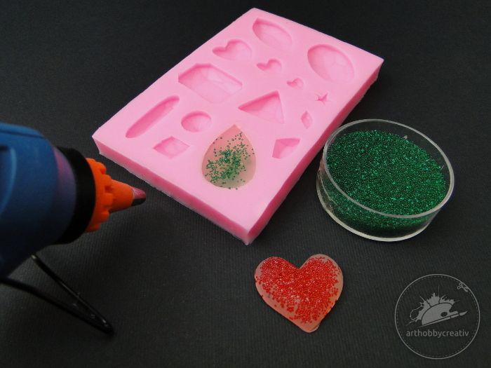 Figurine din silicon- realizate cu pistolul de lipit Figurine din silicon- realizate cu pistolul de lipit