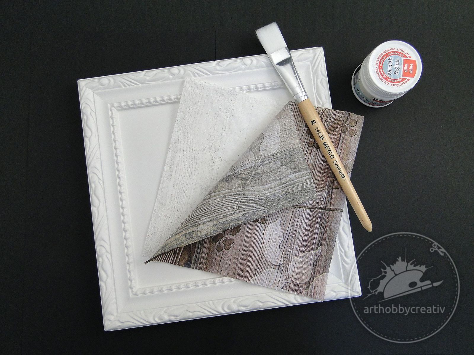 Tablou de iarna cu decoupage si pasta de perle