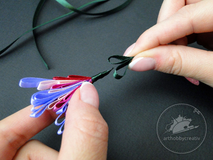 Martisor breloc cu motiv floral