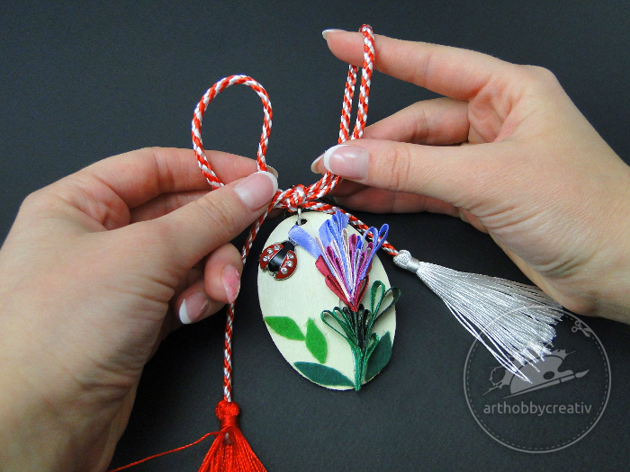 Martisor breloc cu motiv floral